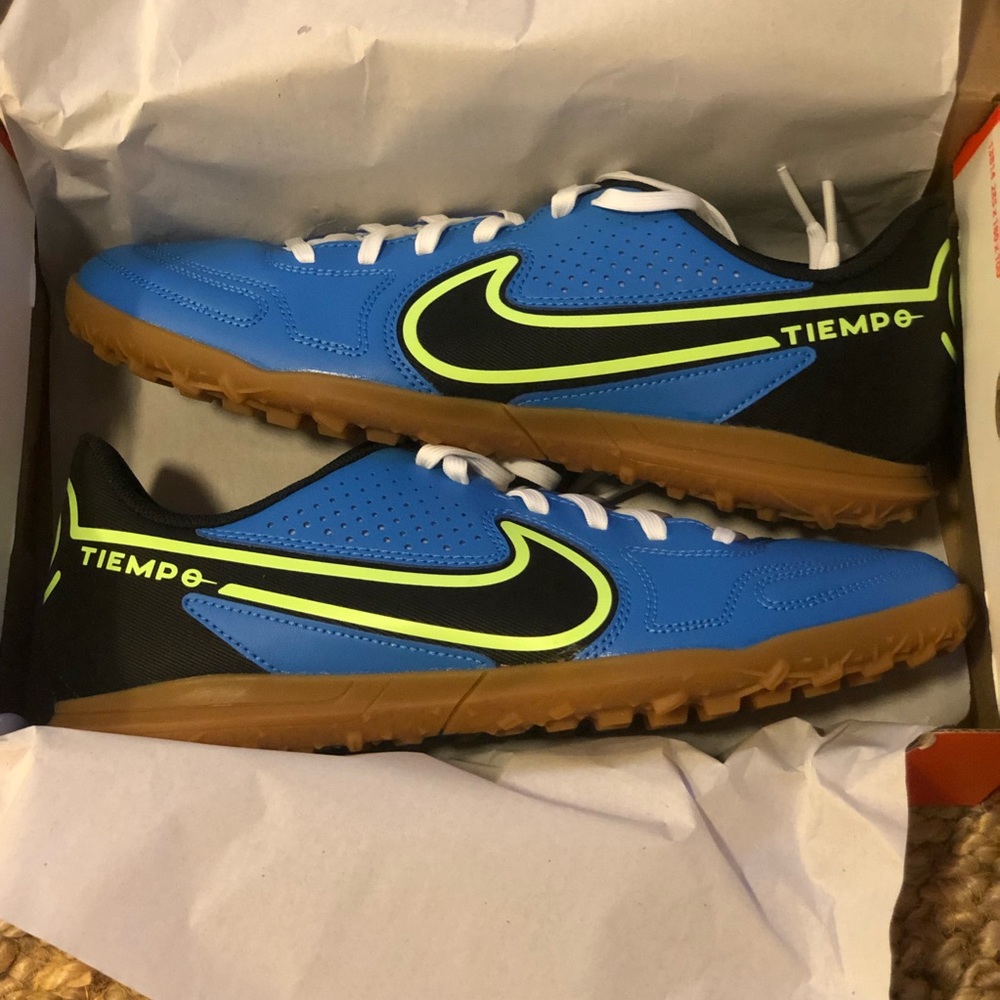 ‼️SOLD‼️ NWT Nike Tiempo Legend 9 Club IC 
M 7.5 / W 9